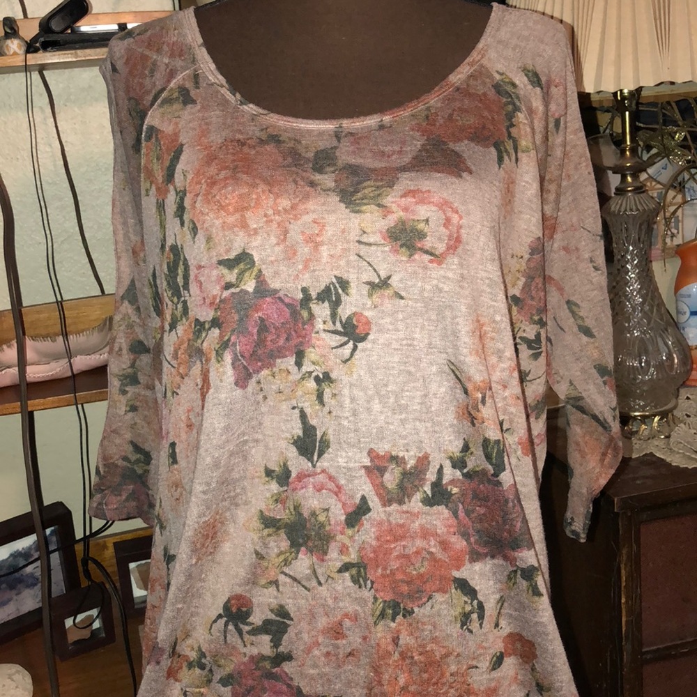 Agate semi sheer, rose patterned, cold shoulder 1X